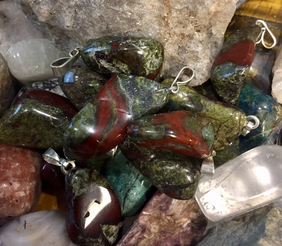 Jaspis Drageblod Slipt Anheng